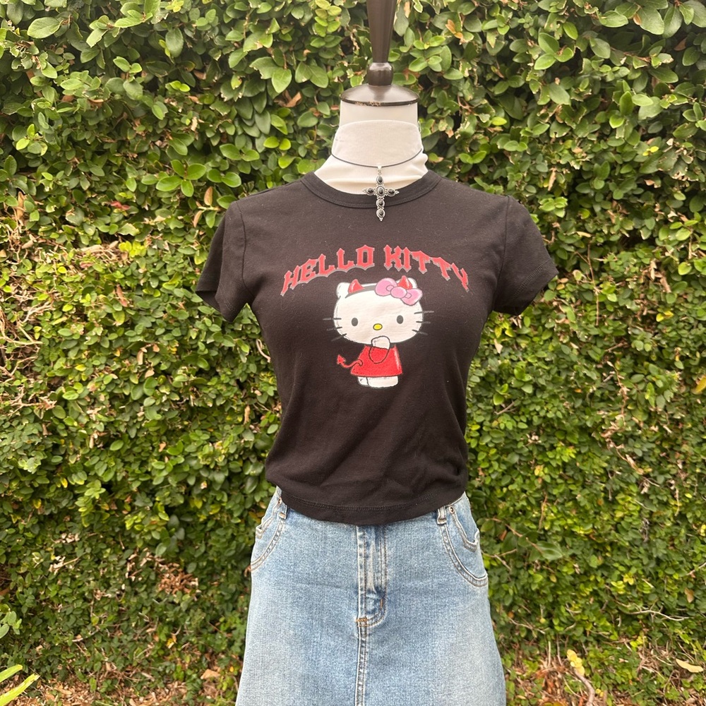 ✨Forever 21 Hello Kitty Devil Top